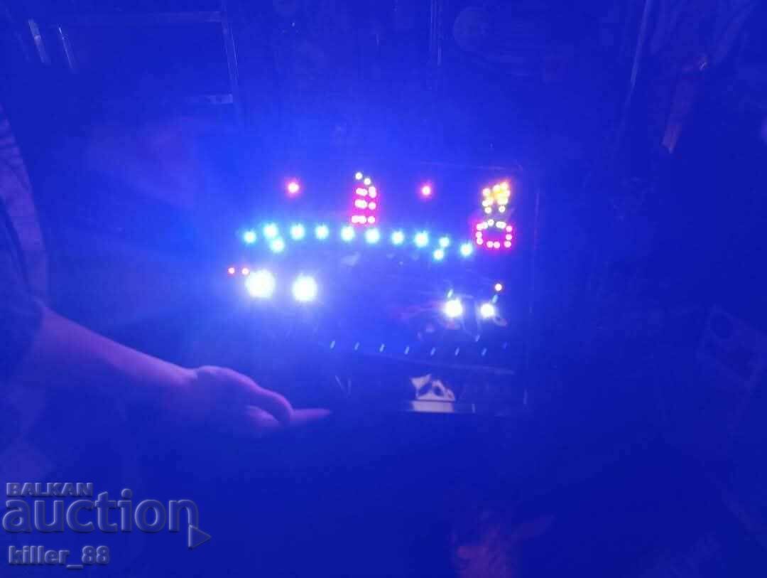 Φωτεινή πινακίδα με ρετρό αυτοκίνητα με τιμή 50.00 BGN | € 25.56