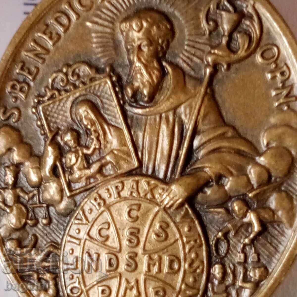 Бронзов католически медал. Св. Бенедикт.