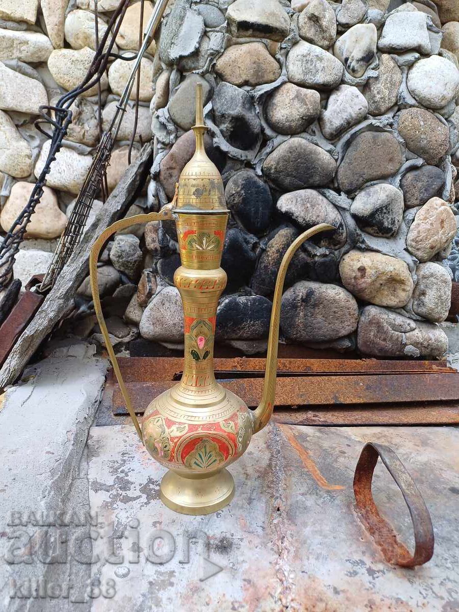 Χάλκινο μπρίκι, φαίνεται πού έχει επισκευαστεί Χάλκινο μπρίκι, φαίνεται πού έχει επισκευαστεί