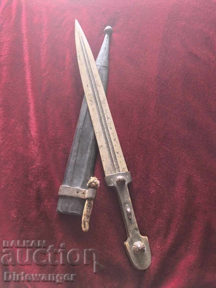 DAGGER. KNIFE. CAMA. BLADE. SABER