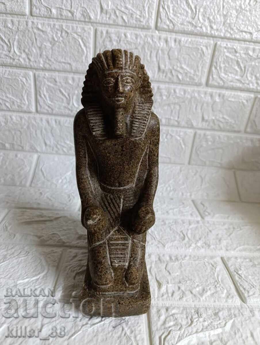 Vintage египетска статуетка на фараон