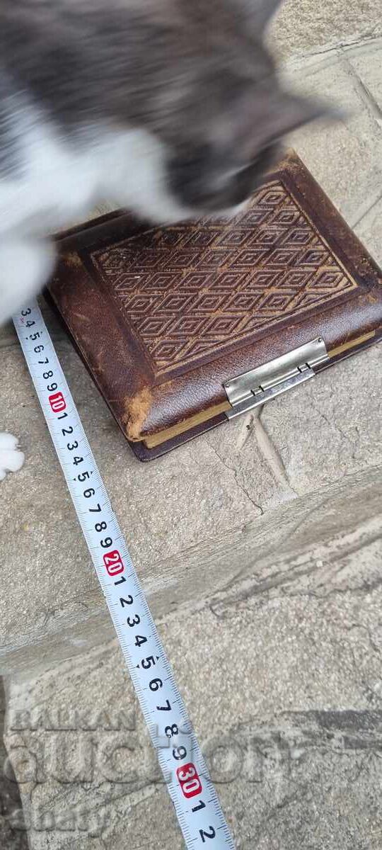 Album foto vechi cu preț 70.00 BGN | € 35.79 Album foto vechi cu preț 70.00 BGN | € 35.79