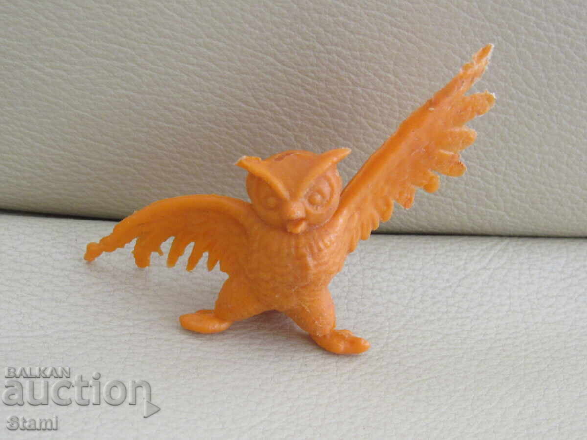 Колекционерска пластмасова фигурка от времето на соца с цена 5.00 лв. | € 2.56 Колекционерска пластмасова фигурка от времето на соца с цена 5.00 лв. | € 2.56