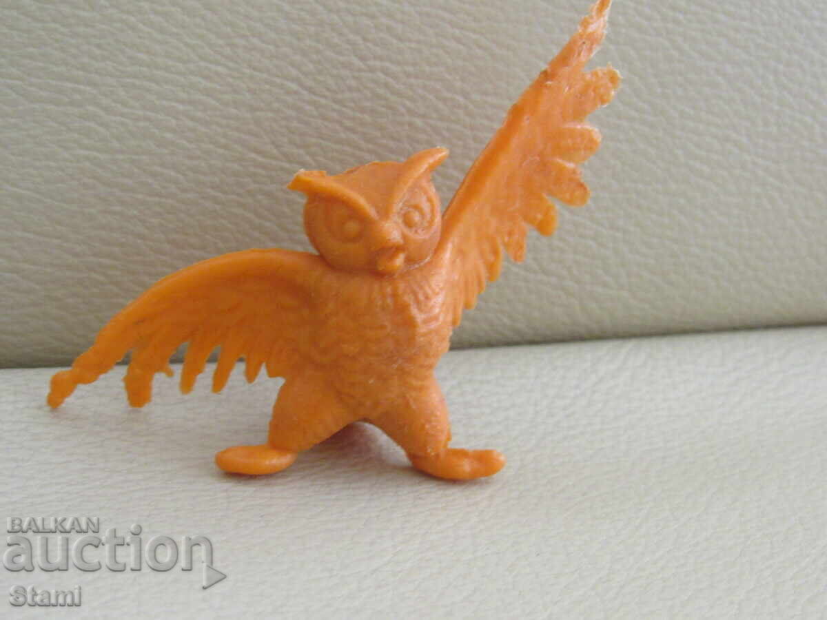 Аукцион Колекционерска пластмасова фигурка от времето на соца Аукцион Колекционерска пластмасова фигурка от времето на соца