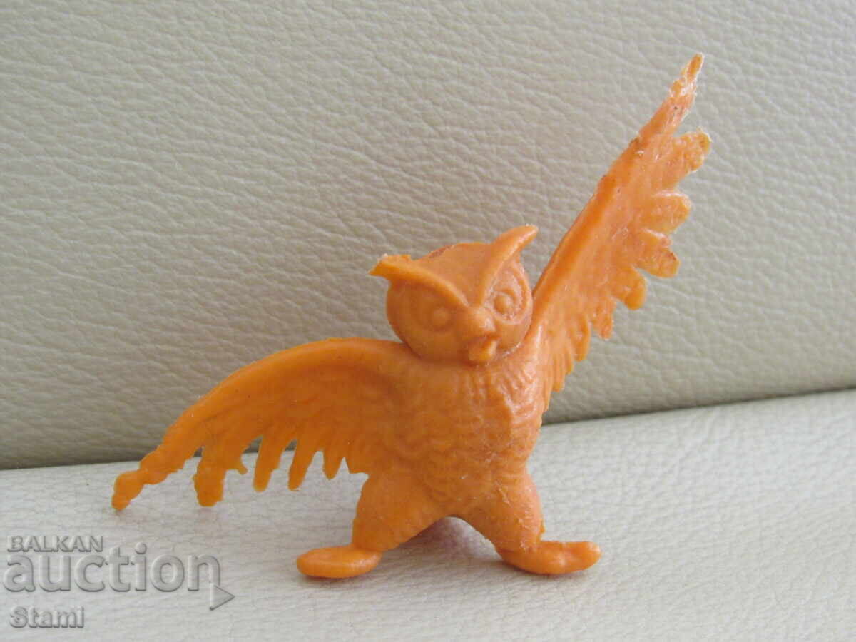 Доставка на Колекционерска пластмасова фигурка от времето на соца Доставка на Колекционерска пластмасова фигурка от времето на соца