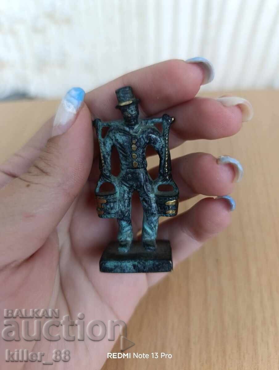 Παράδοση Μινιατούρα ατόμου με κούνιες Παράδοση Μινιατούρα ατόμου με κούνιες