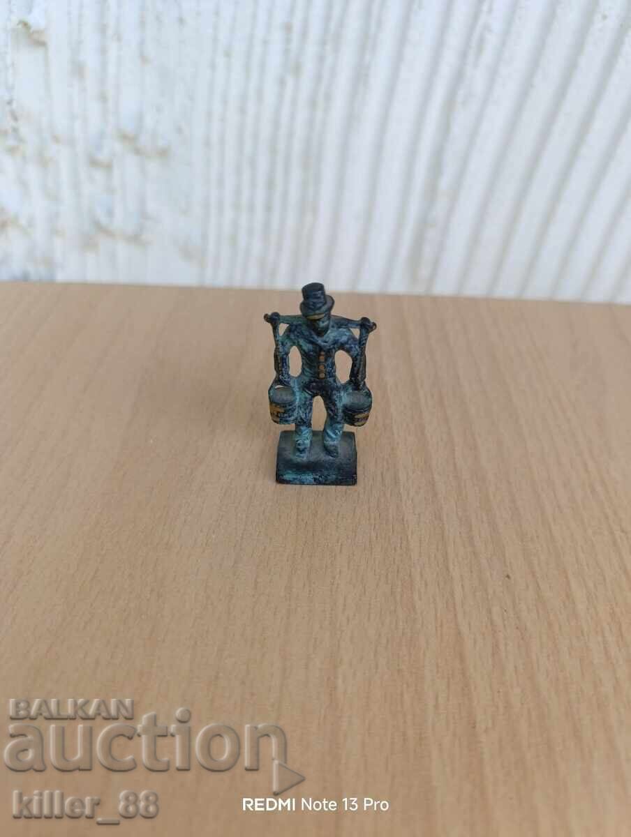 Μινιατούρα ατόμου με κούνιες Μινιατούρα ατόμου με κούνιες