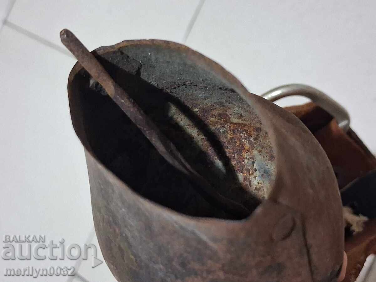 Clopot vechi mic cu curea, clopoțel cu preț 55.00 BGN | € 28.12