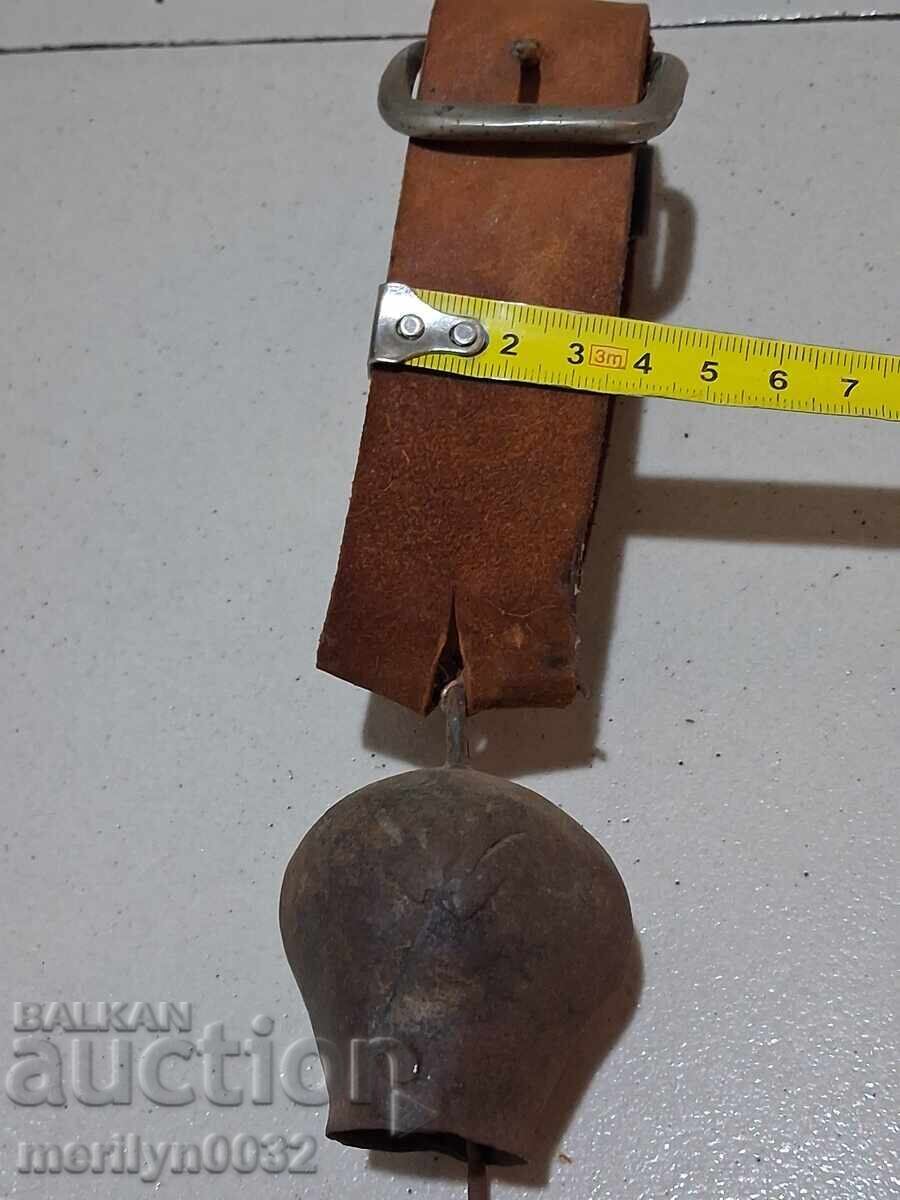 Licitație Clopot vechi mic cu curea, clopoțel