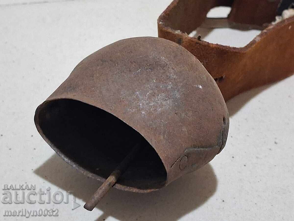 Clopot vechi mic cu curea, clopoțel - 6