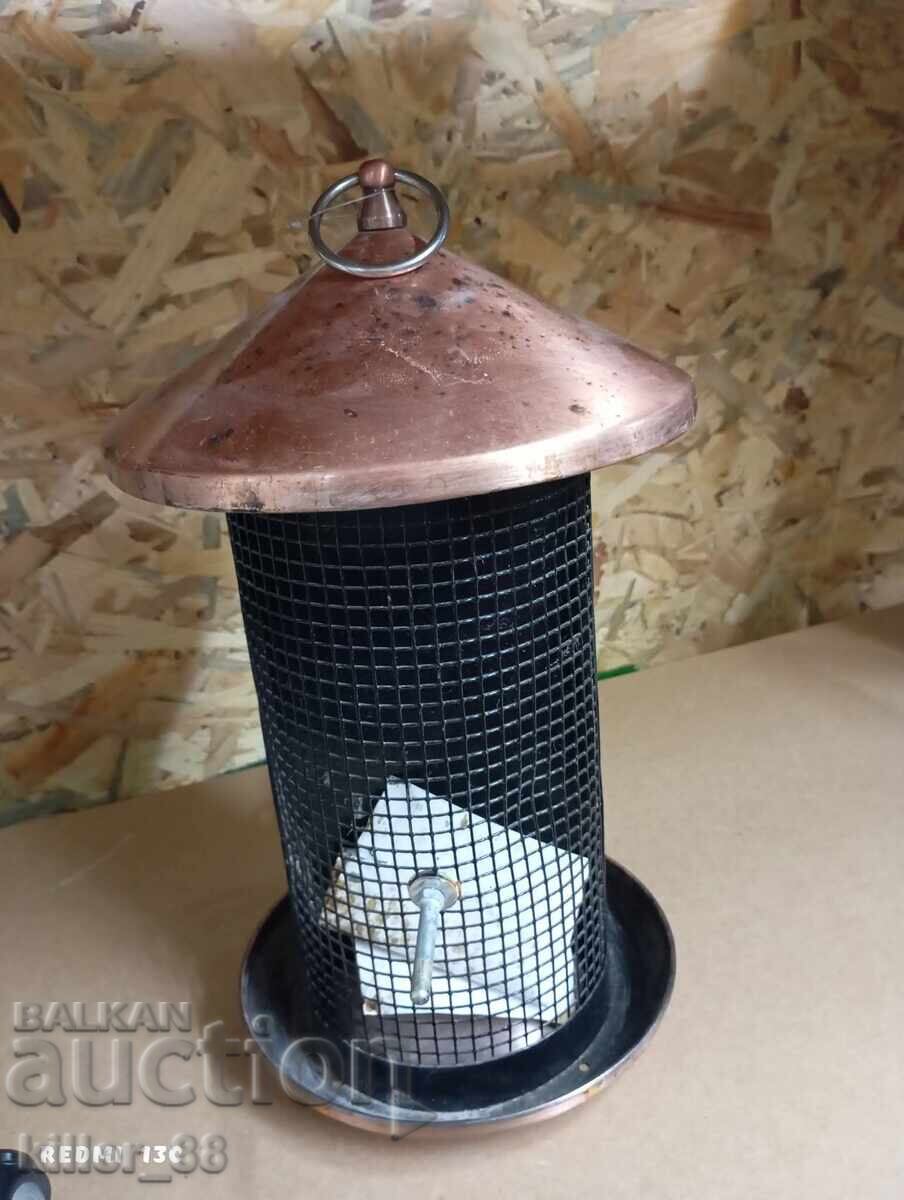 Παράδοση Τάιστρα πουλιών Παράδοση Τάιστρα πουλιών