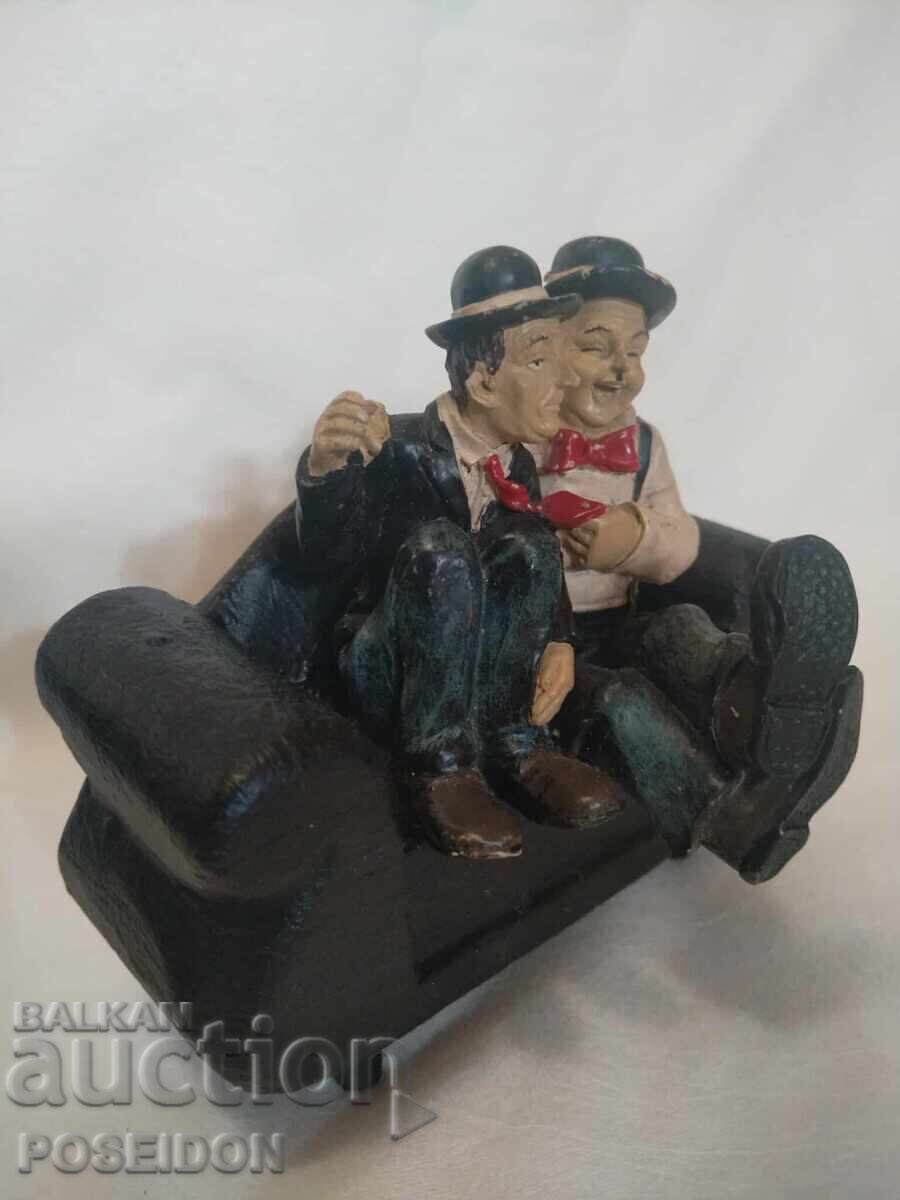 Auction STATUETTE FIGURE LAUREL AND HARDY Auction STATUETTE FIGURE LAUREL AND HARDY