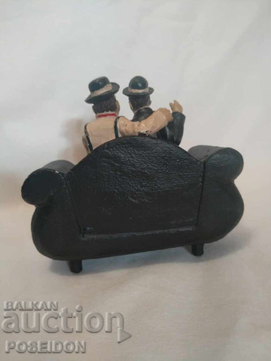Delivery of STATUETTE FIGURE LAUREL AND HARDY Delivery of STATUETTE FIGURE LAUREL AND HARDY