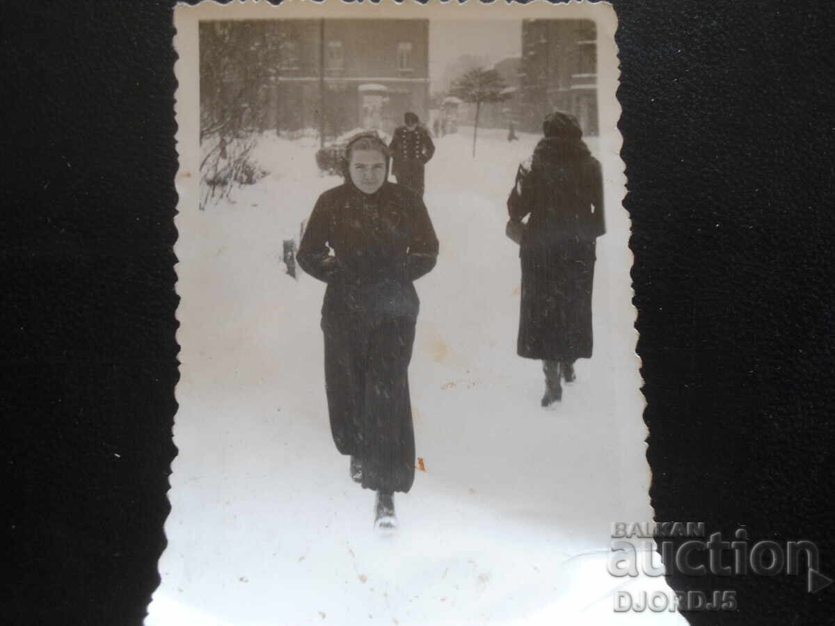 Παλιά φωτογραφία, Ι.1942, Στο "Γραφ Ιγκνατίεφ"