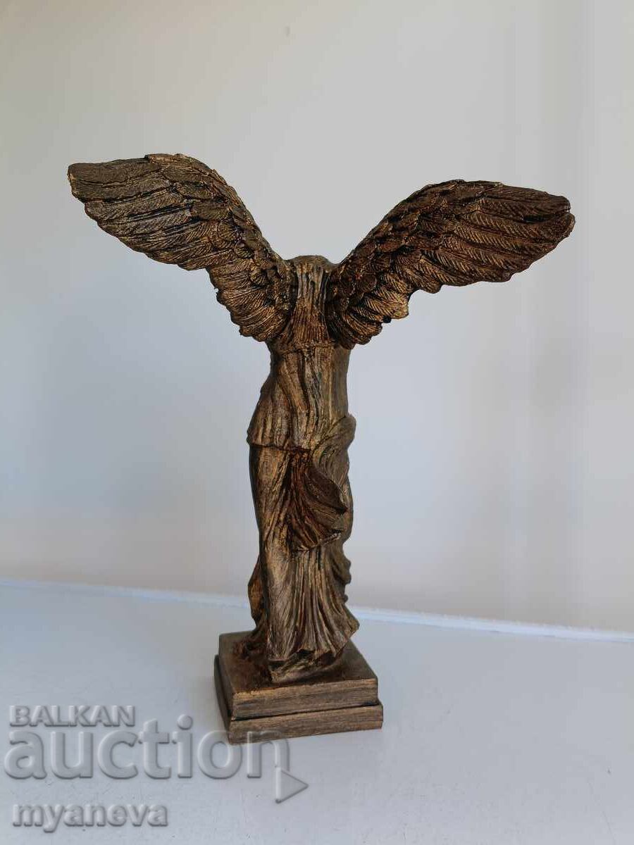 Παράδοση Αγαλματίδιο Νίκης, θεάς της νίκης