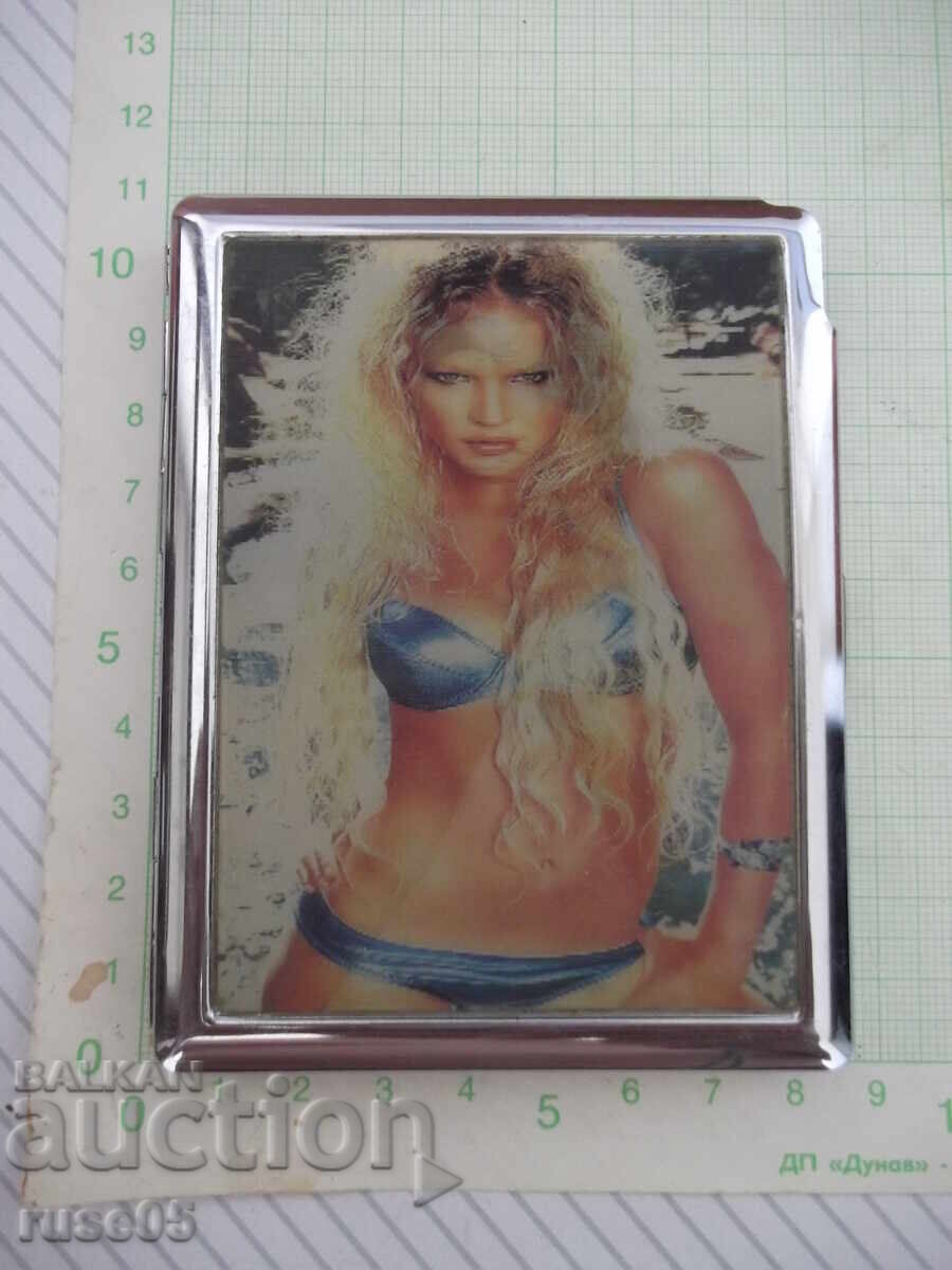 Snuffbox with stereo images