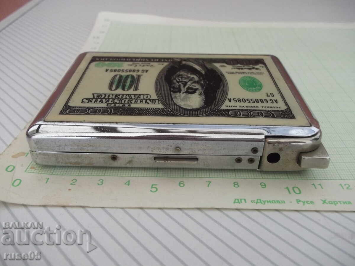 Auction  Snuff box with lighter