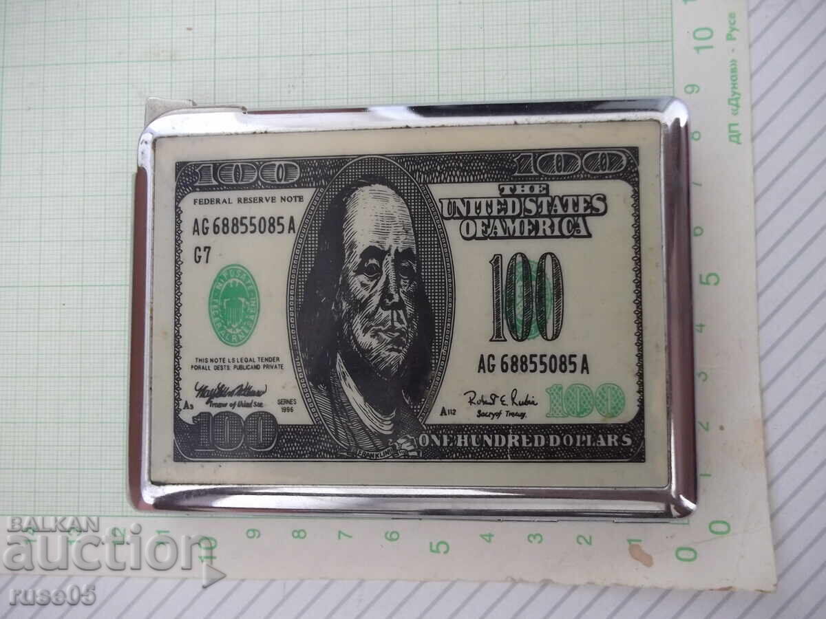 Snuff box with lighter