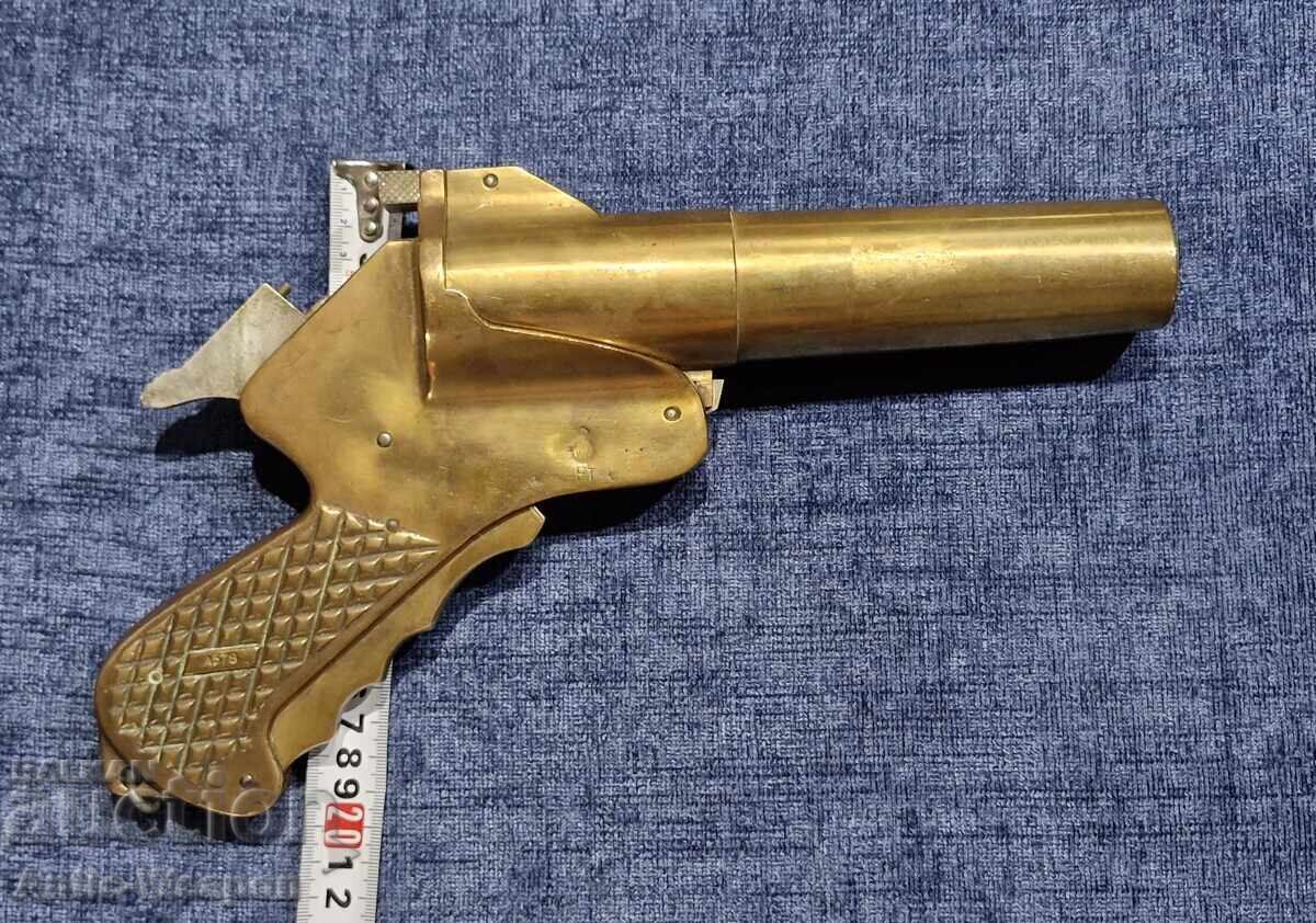 Голям Американски сигнален пистолет Van Karner 1940 г. с цена 1290.00 лв. | € 659.57 Голям Американски сигнален пистолет Van Karner 1940 г. с цена 1290.00 лв. | € 659.57