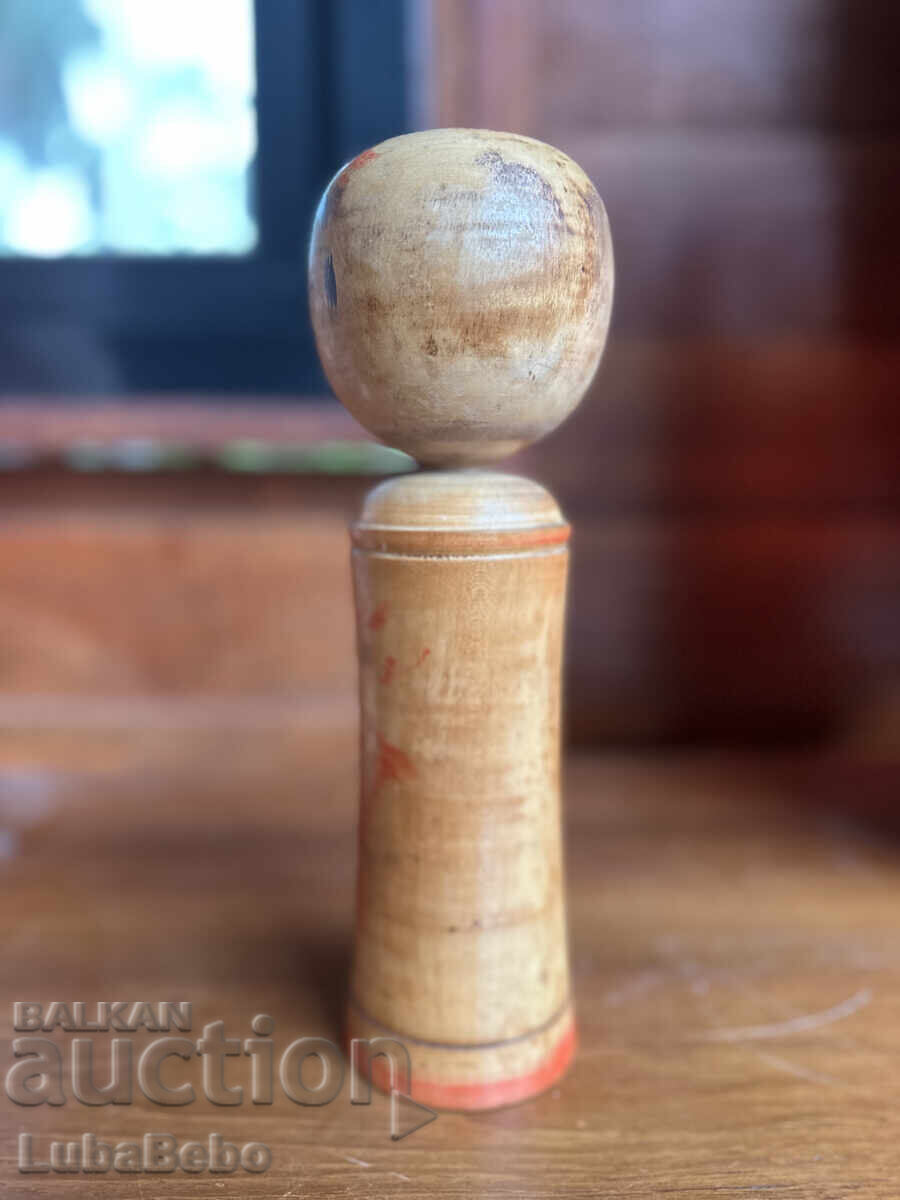 This Kokeshi is from the oldest Narugo family with price 120.00 BGN | € 61.36
