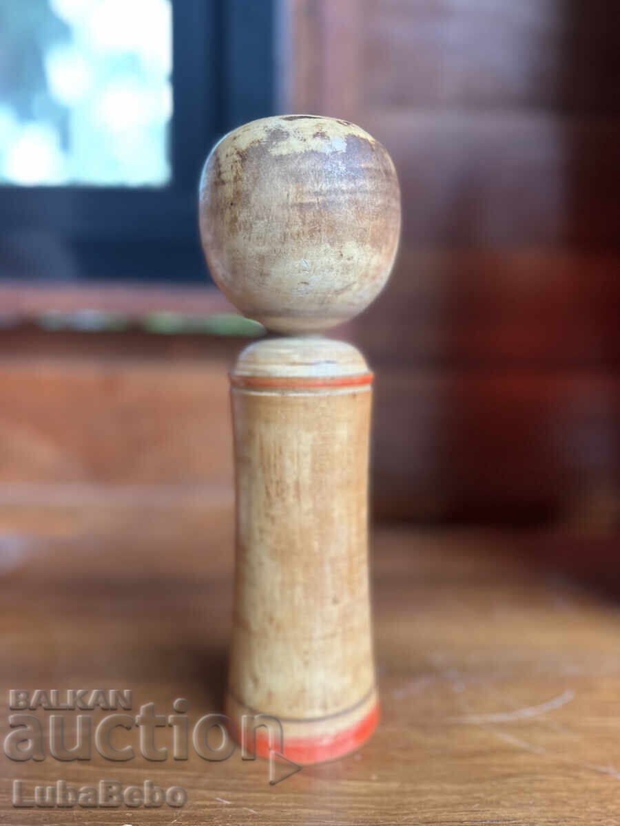 Auction  This Kokeshi is from the oldest Narugo family