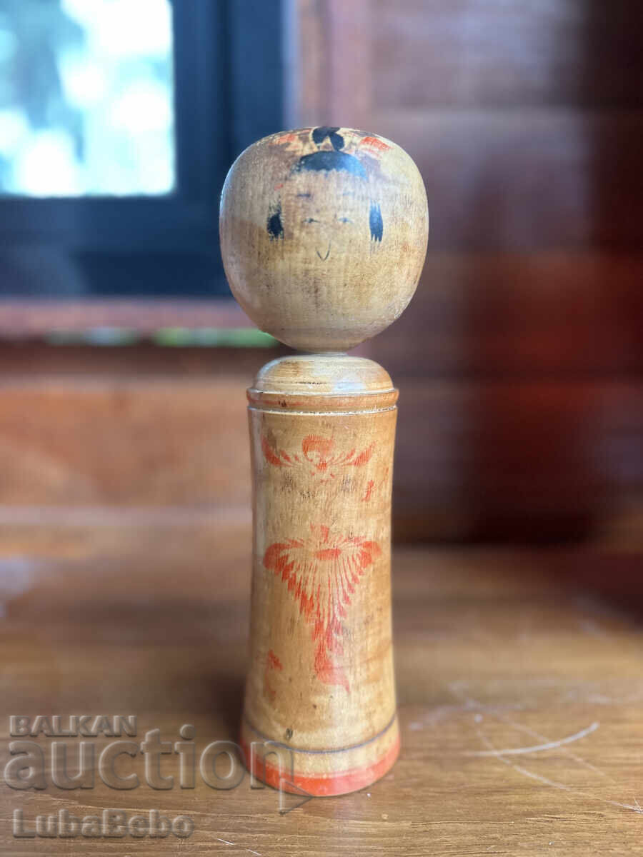 This Kokeshi is from the oldest Narugo family