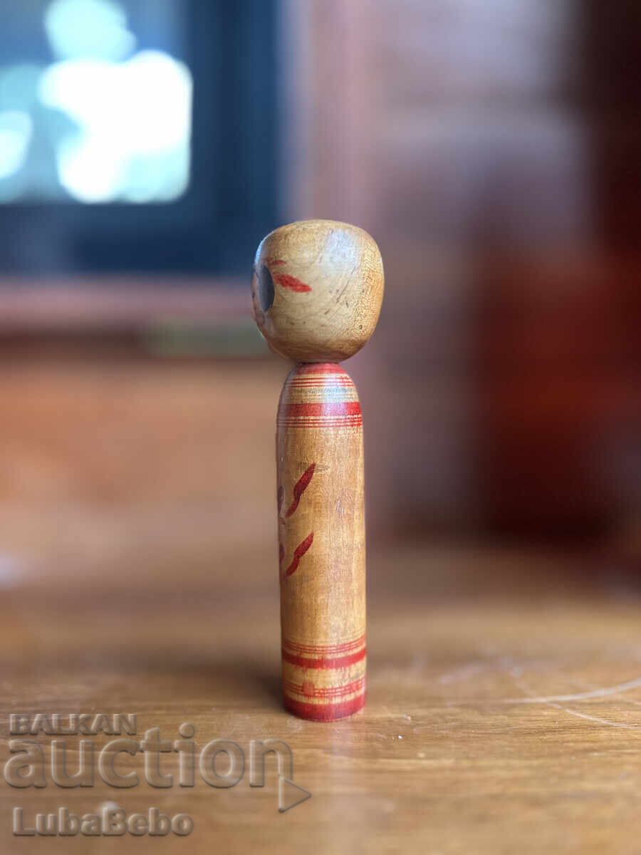 Păpușă Kokeshi din familia Yamagata-Sakanami-Kei cu preț 95.00 BGN | € 48.57 Păpușă Kokeshi din familia Yamagata-Sakanami-Kei cu preț 95.00 BGN | € 48.57