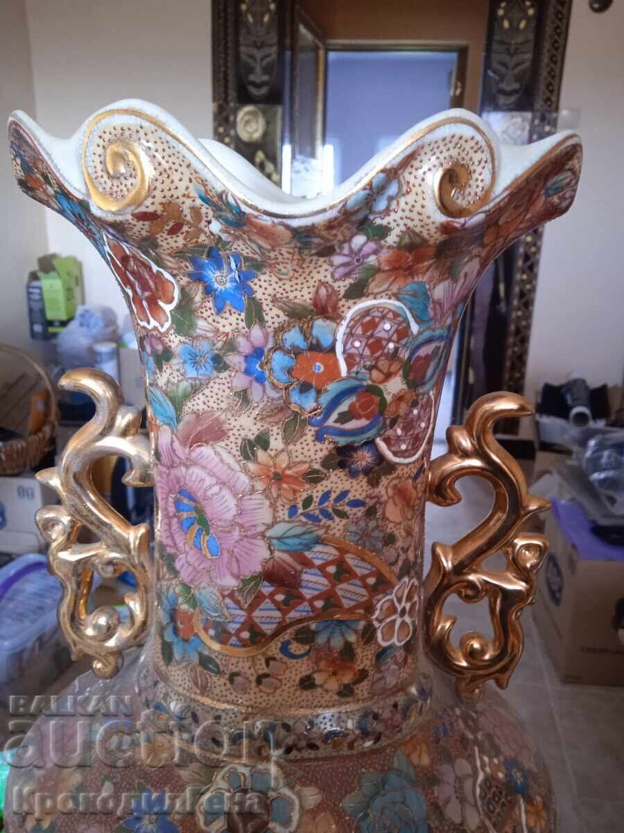 Голяма китайска ваза с цена 400.00 лв. | € 204.52