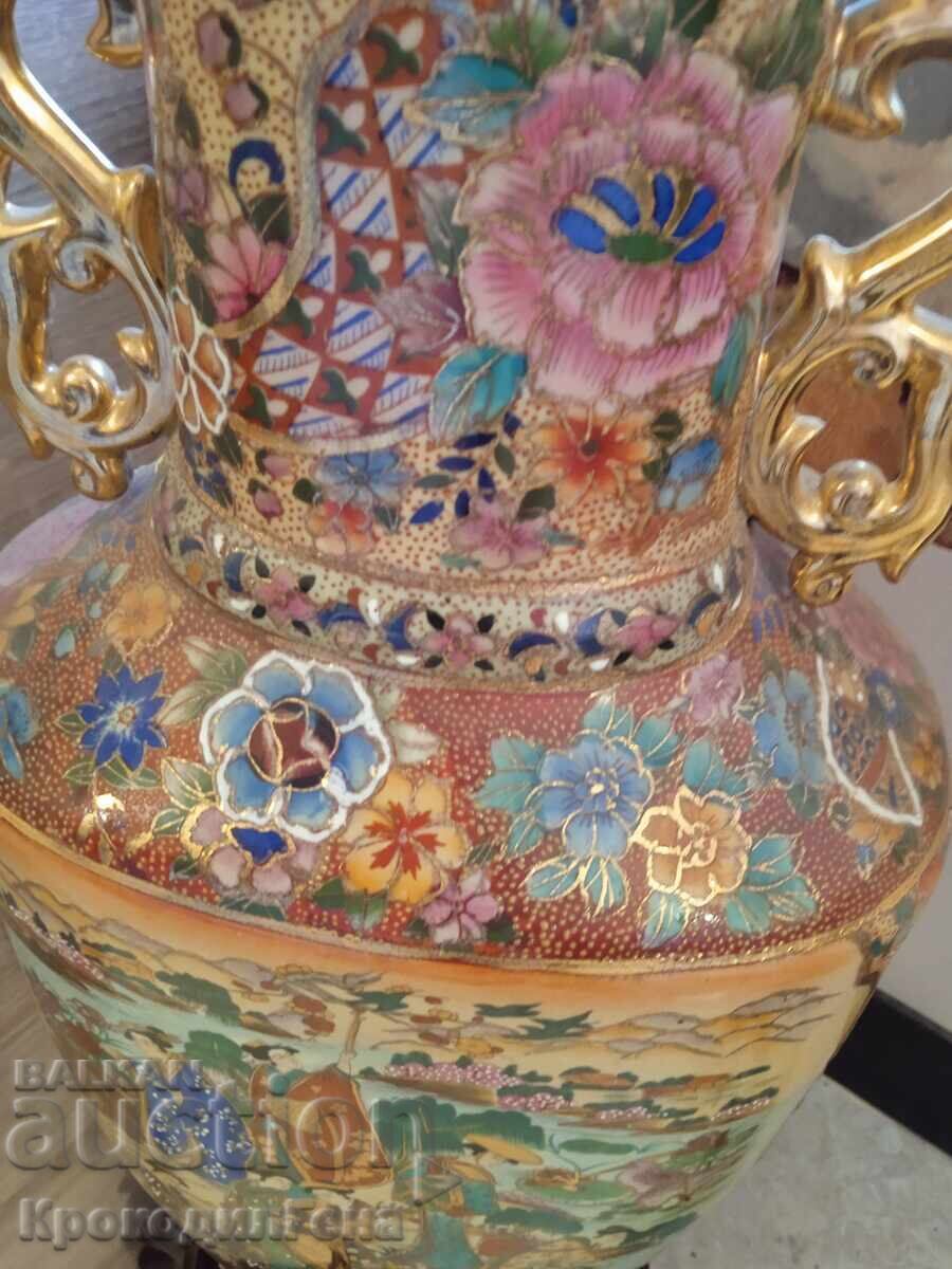 Доставка на Голяма китайска ваза