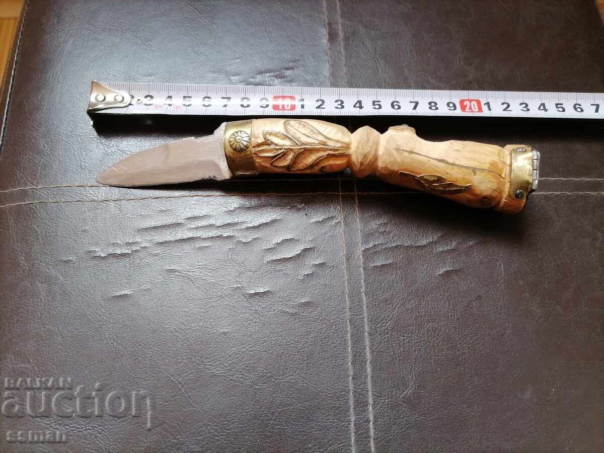 Παλαιό μαχαίρι με σκαλιστή λαβή και κρυψώνα