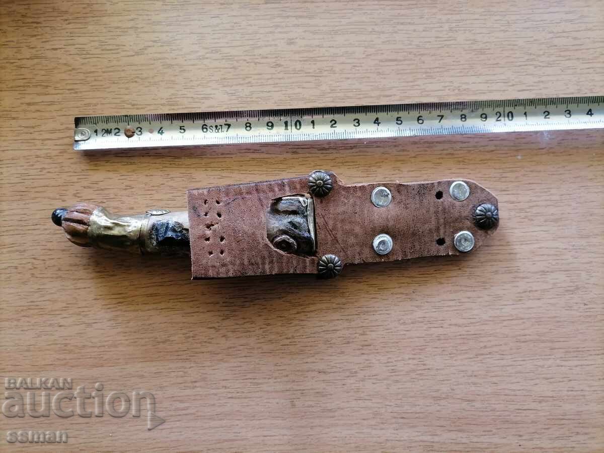 Cuțit vechi cu mâner sculptat bronz pietre cu preț € 15.00 | 29.34 BGN