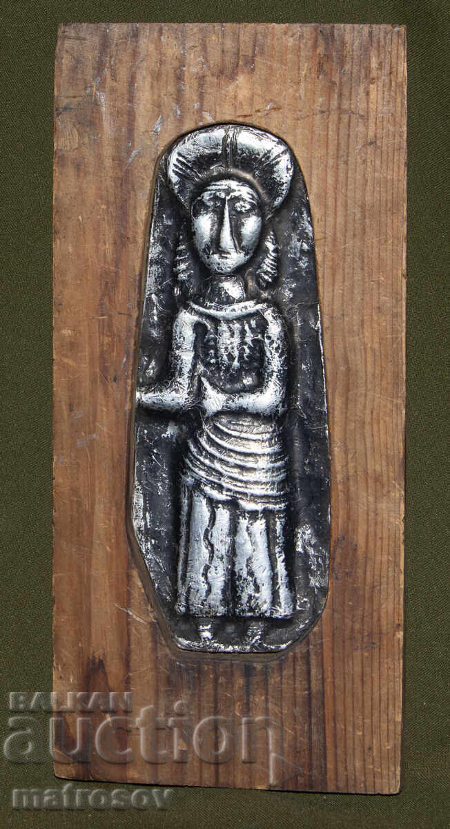 Auction Metal plaque on wood, bas-relief, religious figure Auction Metal plaque on wood, bas-relief, religious figure
