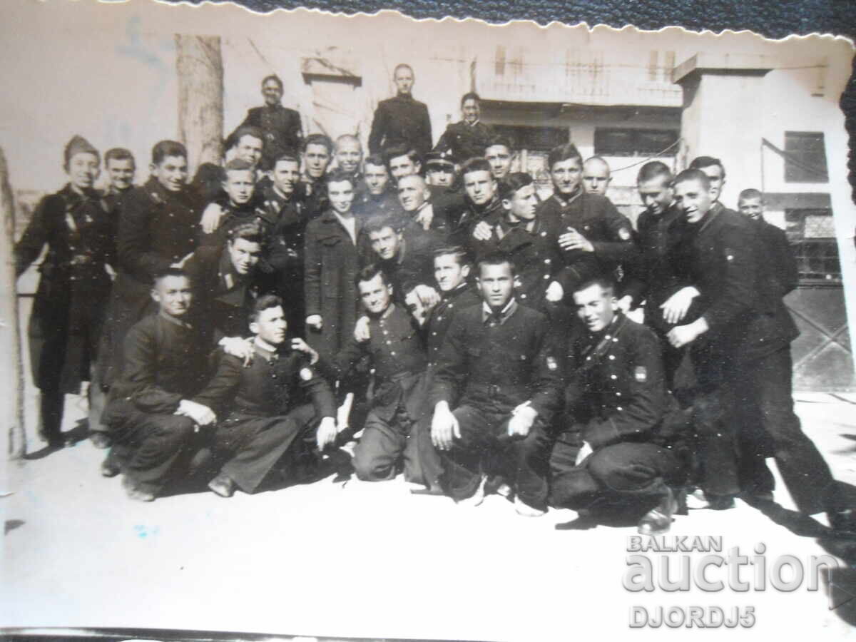 Old photo, March 8, 1943, 7th grade with the French teacher