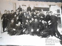 Fotografie veche, 8.III.1943, clasa VII cu domnișoara de franceză