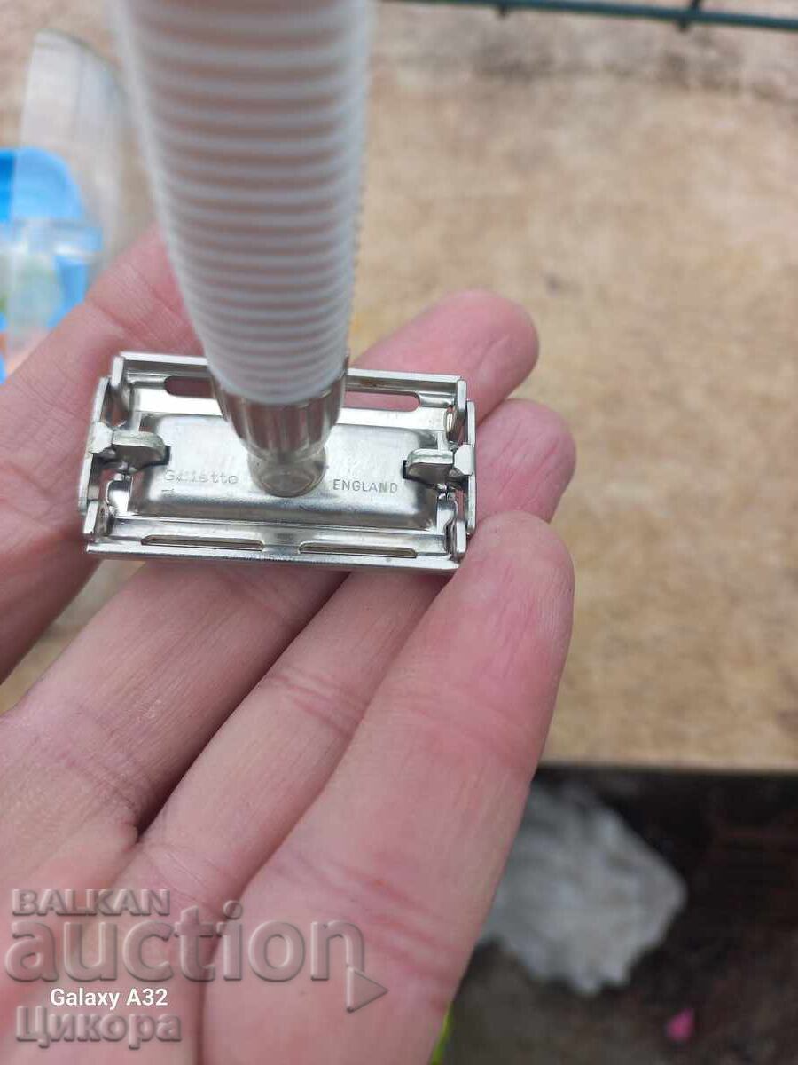 Delivery of OLD GILLETTE SAFETY RAZOR