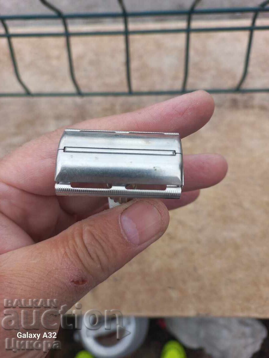 OLD GILLETTE SAFETY RAZOR - 5