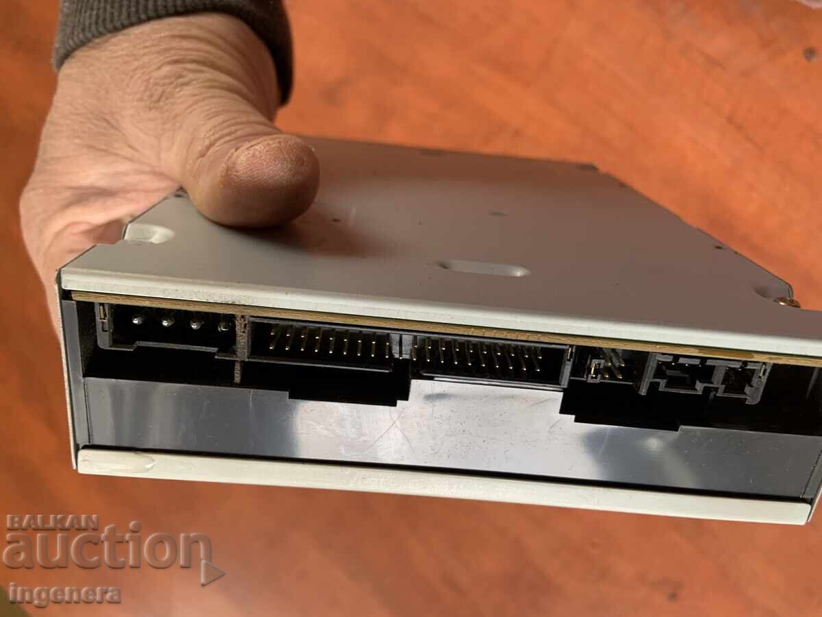 Livrarea UTILIZARE PIESE CD-ROM-DRIVE-DESCHIS