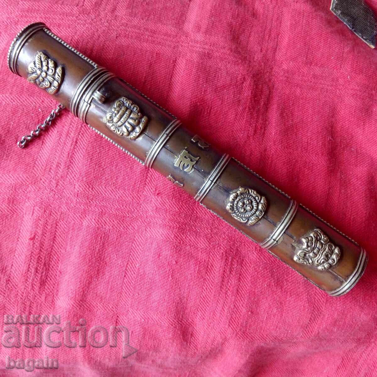 Παράδοση Μοναδικό θιβετιανό κουτί για πάπυρο