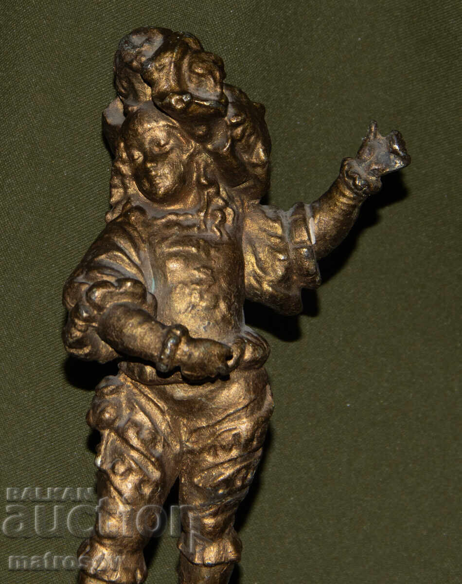 Statuetă decorativă veche din metal, figură de bărbat cu preț 270.00 BGN | € 138.05
