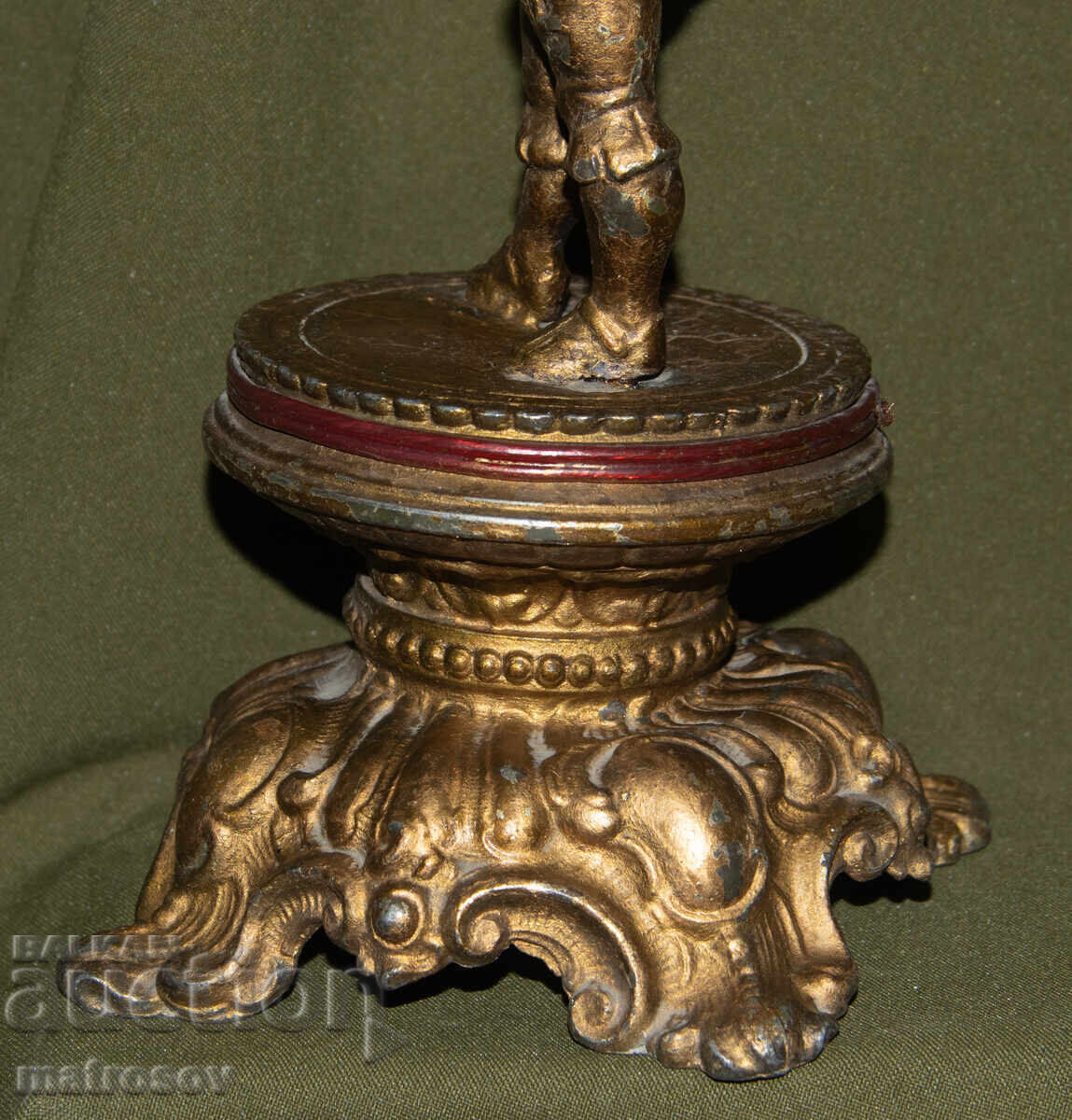 Licitație Statuetă decorativă veche din metal, figură de bărbat