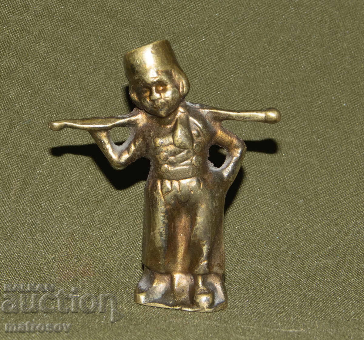 Малка бронзова фигура скулптура момче с цена 100.00 лв. | € 51.13