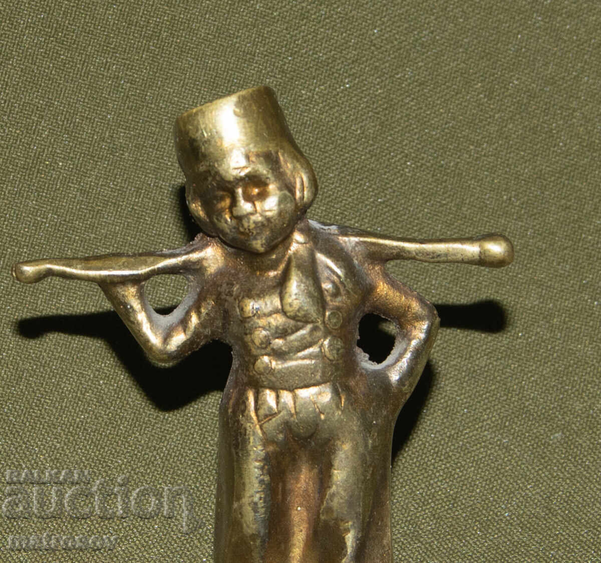 Аукцион Малка бронзова фигура скулптура момче