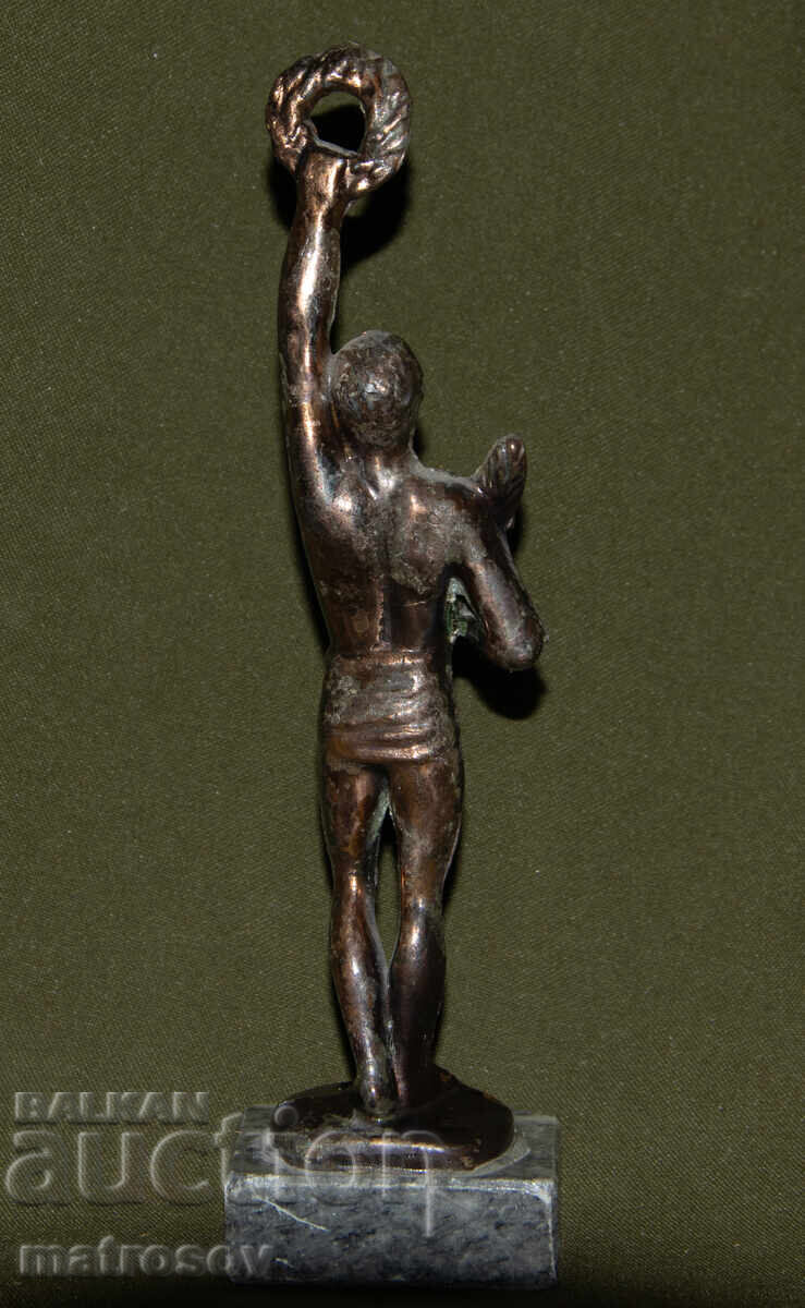 Licitație Figurină metalică de autor, sculptură atlet cu cunună