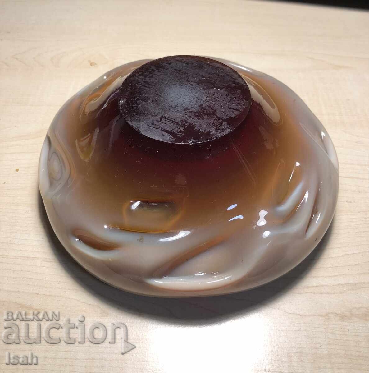 Μασίφ γυάλινο τασάκι ιριδίζον κεχριμπαρένιο έως απαλό ροζ με τιμή 35.00 BGN | € 17.90