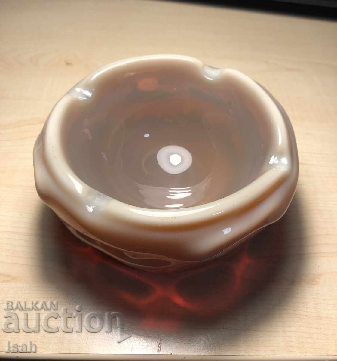 Τεράστιο γυάλινο τασάκι κεχριμπαρένιο χρώμα με τιμή 35.00 BGN | € 17.90