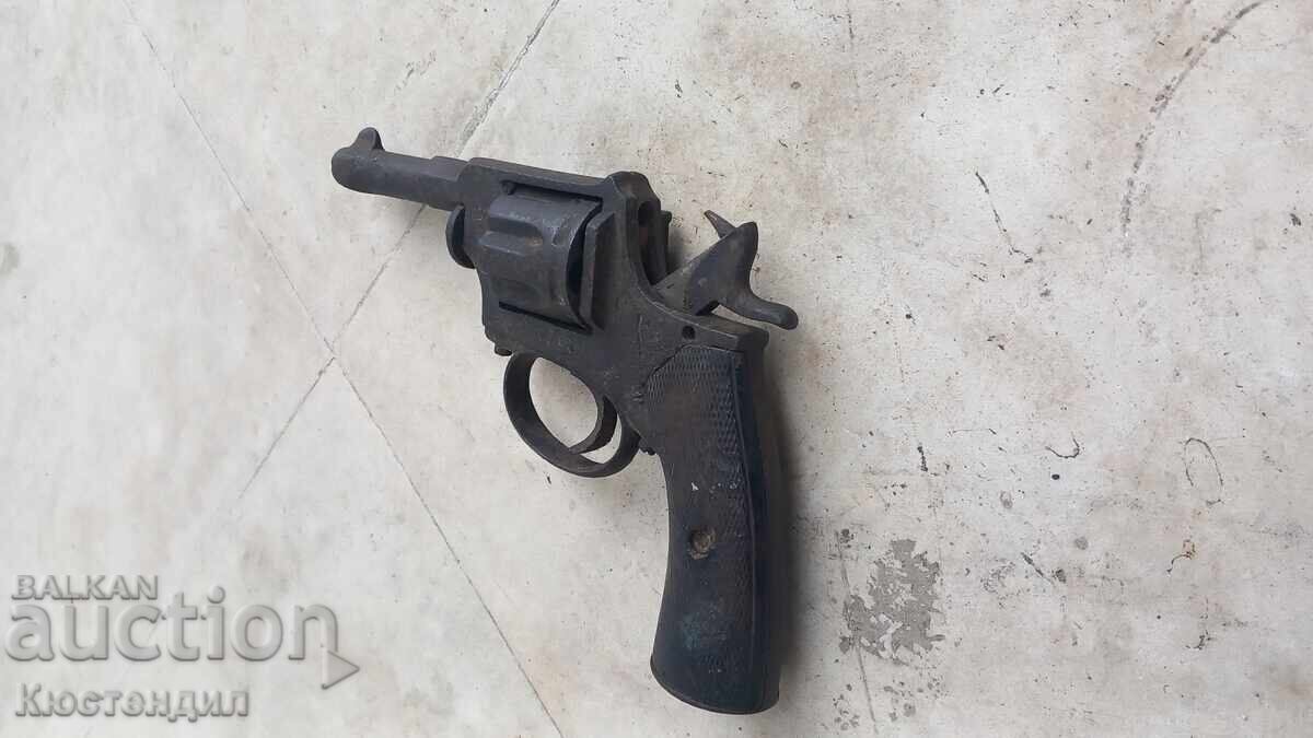 СТАР РЕВОЛВЕР ЛЕБЕЛ с цена 350.00 лв. | € 178.95