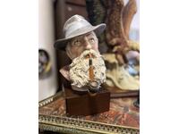 Bust din porțelan italian "Bătrân cu pipă" №7394
