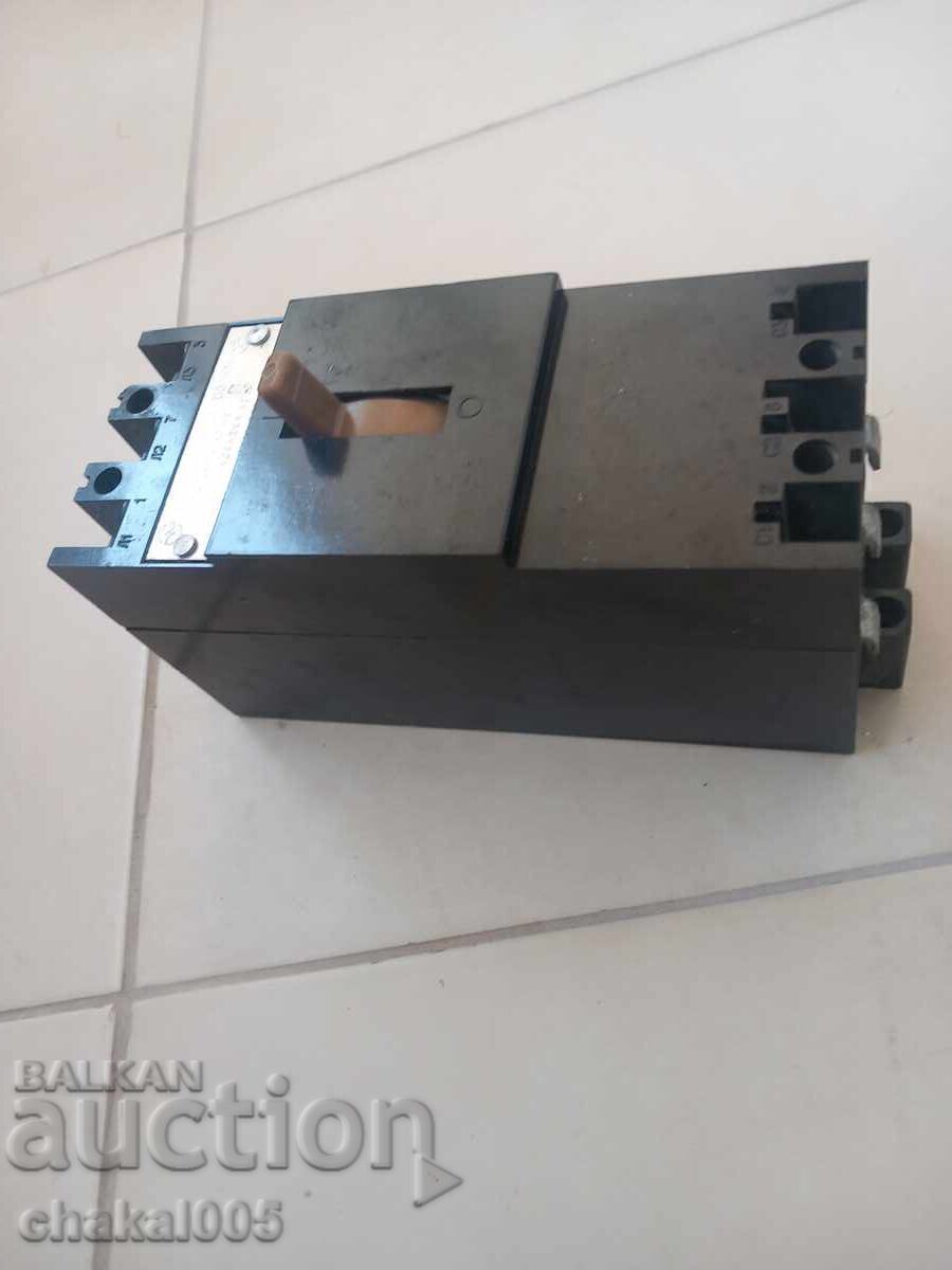 Διακόπτης κυκλώματος με τιμή € 50.00 | 97.79 BGN