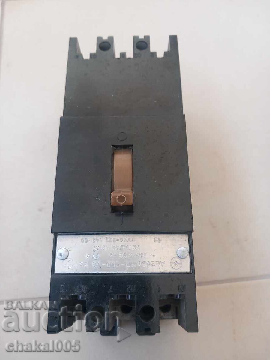 Автоматичен прекъсвач