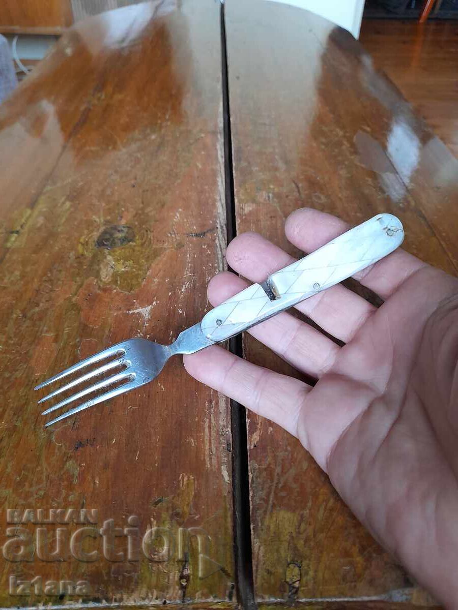 Παλιό πτυσσόμενο πιρούνι P. Denev με τιμή 33.00 BGN | € 16.87